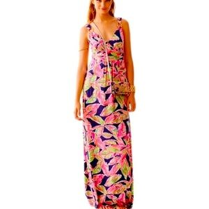 sleeveless lilly maxi dress xl with gold rings details by the shoulders. Cute!